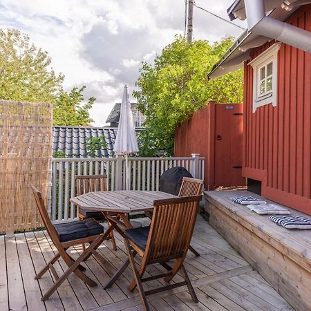 Small Red House In Central Vaxholm Exterior foto