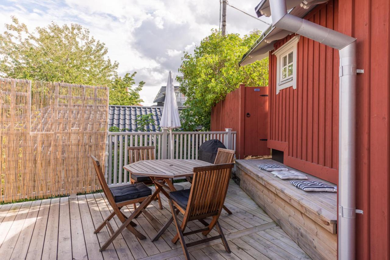 Small Red House In Central Vaxholm Exterior foto